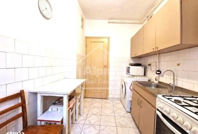 Apartament cu 3 camere decomandat în Astra