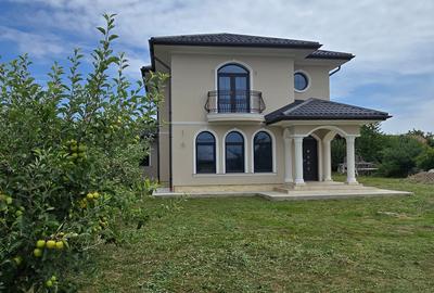 Casă individuală cu 6 camere cu Teren 1042 Mp în Central - 1