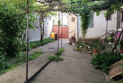 Casă cu 3 camere în Central