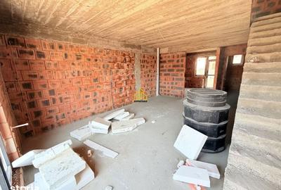 Casă cu 3 camere cu Teren 250 Mp în Central - 2