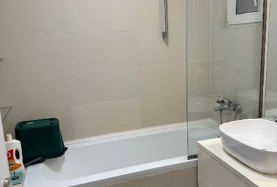 Apartament cu 3 camere semidecomandat în 1 Mai