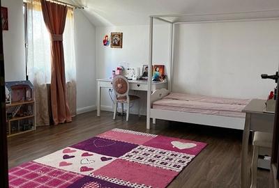 Casă cu 4 camere în Central