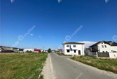 Teren Construcții intravilan de 1827 mp, în Cristian