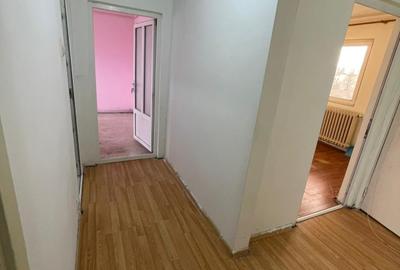 Apartament cu 3 camere decomandat în Podu Roș - 2