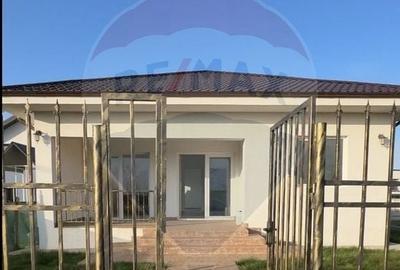 Casă cu 3 camere cu Teren 245 Mp în Valu lui Traian - 1