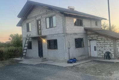 Casă cu 6 camere cu Teren 350 Mp în Corbu - 7