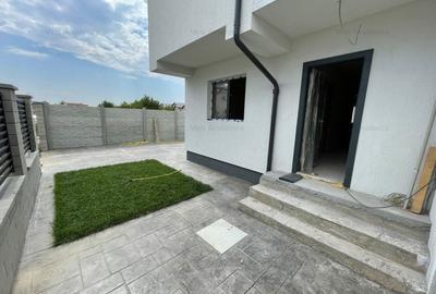 Duplex cu 4 camere si mansarda. Curte 250 mp. Comision 0 - 2