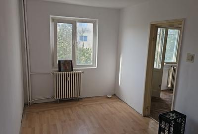 Apartament cu 2 camere nedecomandat în Inel II