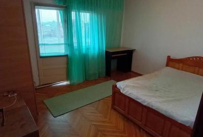 Apartament cu 3 camere decomandat în Lunei
