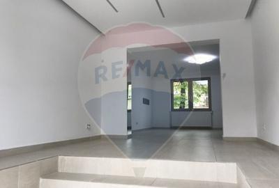 Spațiu comercial, de 50 mp, în Central - 2