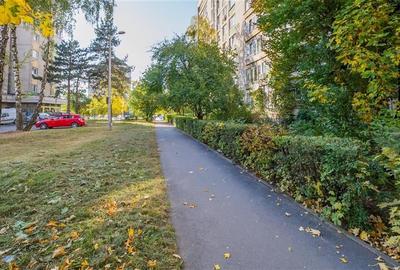 Apartament cu 3 camere semidecomandat, mobilat în Centrul Civic