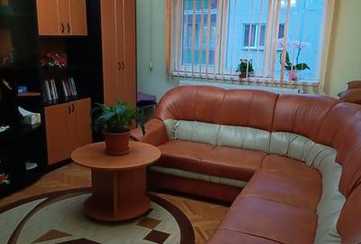 Apartament cu 3 camere decomandat în Bârzești - 1