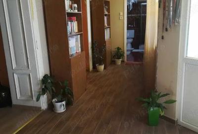 Casă cu 4 camere în Central - 2