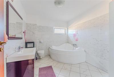 Hotel/Pensiune, de 480 mp, în Tractorul - 30