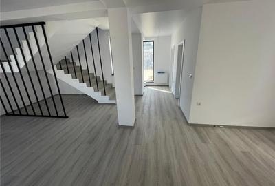 Casă cu 4 camere în Central - 1