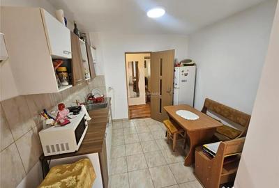 Apartament cu 3 camere decomandat în Micro IV - 2