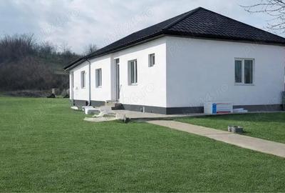 Casă cu Teren 2143 Mp în Ștefănești - 2