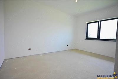 FILM! Casa personalizabila,pe un singur nivel, pod mansardabil,pozitie cu liniste,Sanpetru - 4