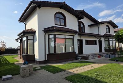 Casă cu 4 camere cu Canalizare în Central