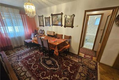 Apartament cu 4 camere decomandat în Micro IV - 3