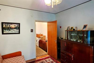 Apartament 4 camere semidecomandat, cu boxa, Bd.Traian- zona BCR - 5