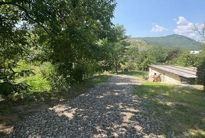Casă cu 2 camere cu Teren 1100 Mp în Oituz - 2