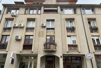 Piata Unirii; dormitor +birou;parcare privata si boxa (centrala proprie si ctr.) - 1
