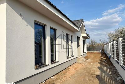 Casă cu 4 camere cu Teren 750 Mp în Central - 1