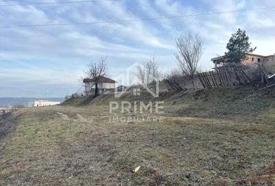 Teren de 2200 mp, în Central