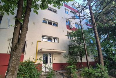 Apartament cu 3 camere decomandat în Berceni