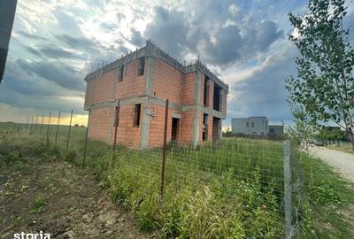 Casă cu 6 camere cu Teren 310 Mp în Tunari