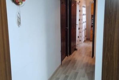 Apartament cu 3 camere semidecomandat, mobilat în 9 Mai - 9