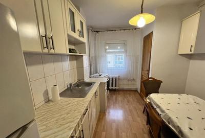 INCHIRIEZ apartament 4 camere decomandat, zona Vasile Aaron - 13