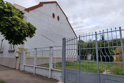 Casă individuală cu 7 camere în Semicentral