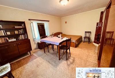 Casă cu 2 camere cu Teren 990 Mp în Central