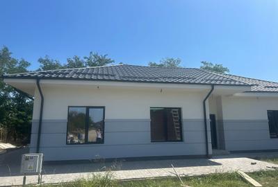 Casa pe Parter - strada privata - aproape de DN1 si A0
