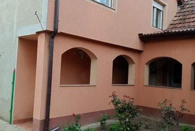 Casă cu 5 camere în Central - 2