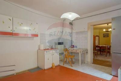 Apartament cu 3 camere nedecomandat, mobilat în Centrul Istoric