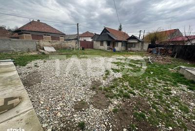 Casă cu 4 camere cu Teren 1040 Mp în Perșani - 1