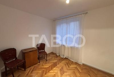 Apartament cu 3 camere semidecomandat în Central