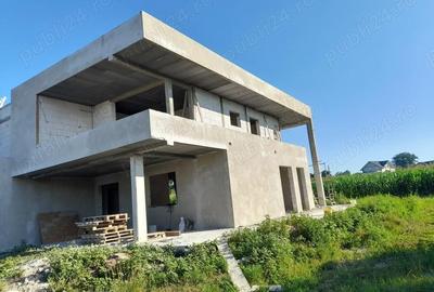 Casă cu 6 camere cu Teren 4000 Mp în Mereni - 3