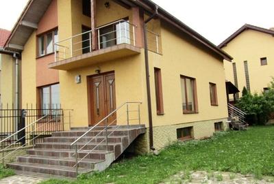 Casă individuală cu 4 camere în Est