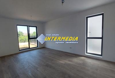 Casă individuală cu 4 camere cu Teren 250 Mp în Micești - 2