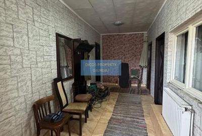 Casă cu garaj – str. Mărășești - 7