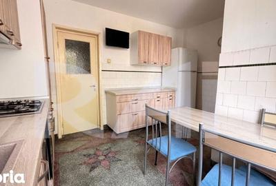 Apartament cu 4 camere decomandat în Rovine - 3