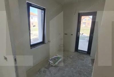 Casă cu 5 camere cu Teren 604 Mp în Giarmata