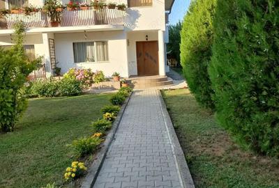 Casă cu 6 camere în Motru - 1