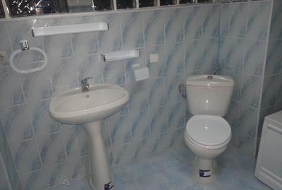 Casă cu 30 camere cu Canalizare în 13 Septembrie - 19