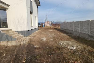 Vand 2 case , invecinate , semifinisate , la intrare in Valea Popii - 4