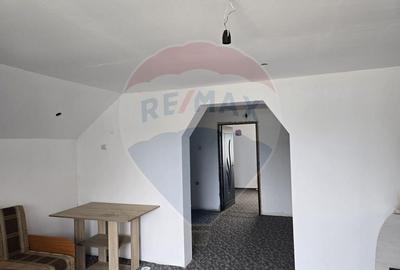 Casă cu 4 camere cu Canalizare în Preajba - 3